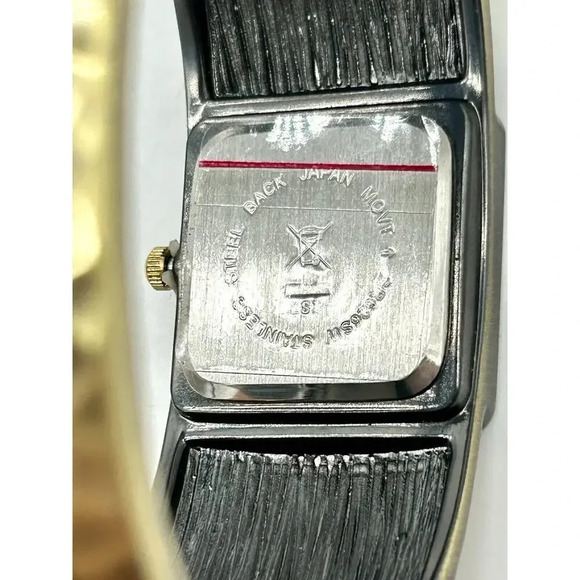 Bronze Tone Hammered Cuff Bracelet Bangle Quartz Women's Watch Needs Battery - Picture 9 of 9